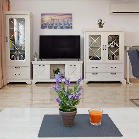 ספליט Modern 2-Bed Apt, Late Check In Available מראה חיצוני תמונה