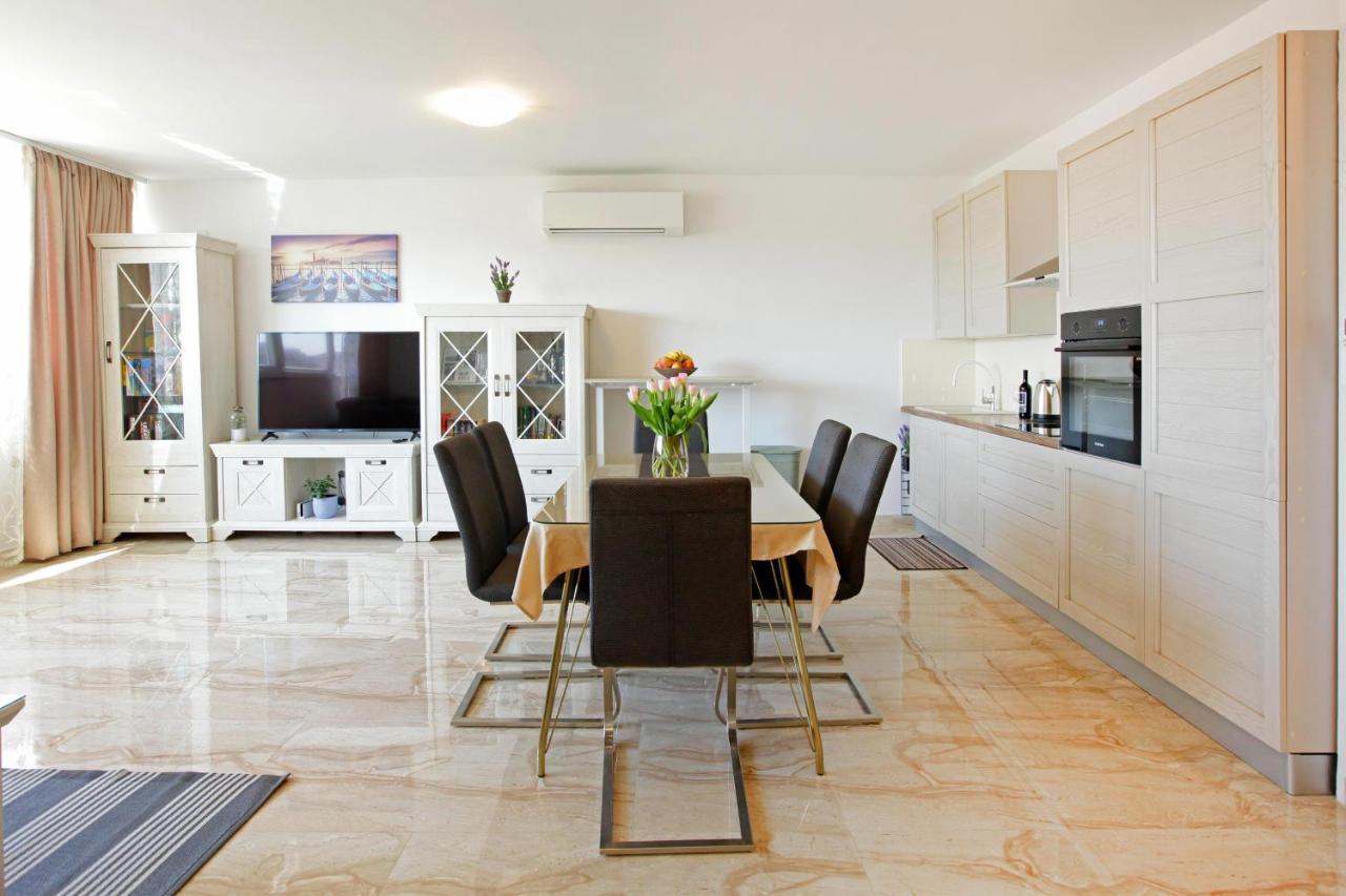 ספליט Modern 2-Bed Apt, Late Check In Available מראה חיצוני תמונה