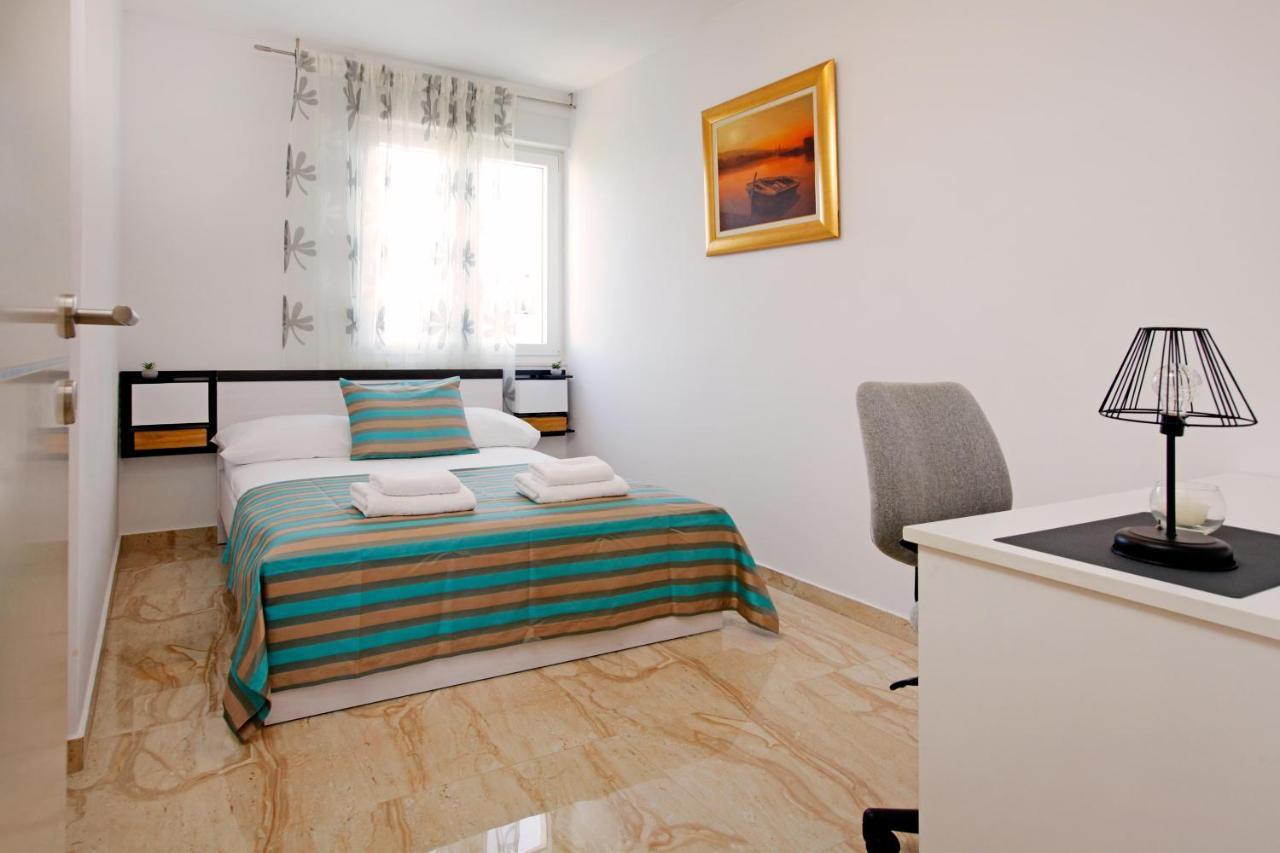 ספליט Modern 2-Bed Apt, Late Check In Available מראה חיצוני תמונה