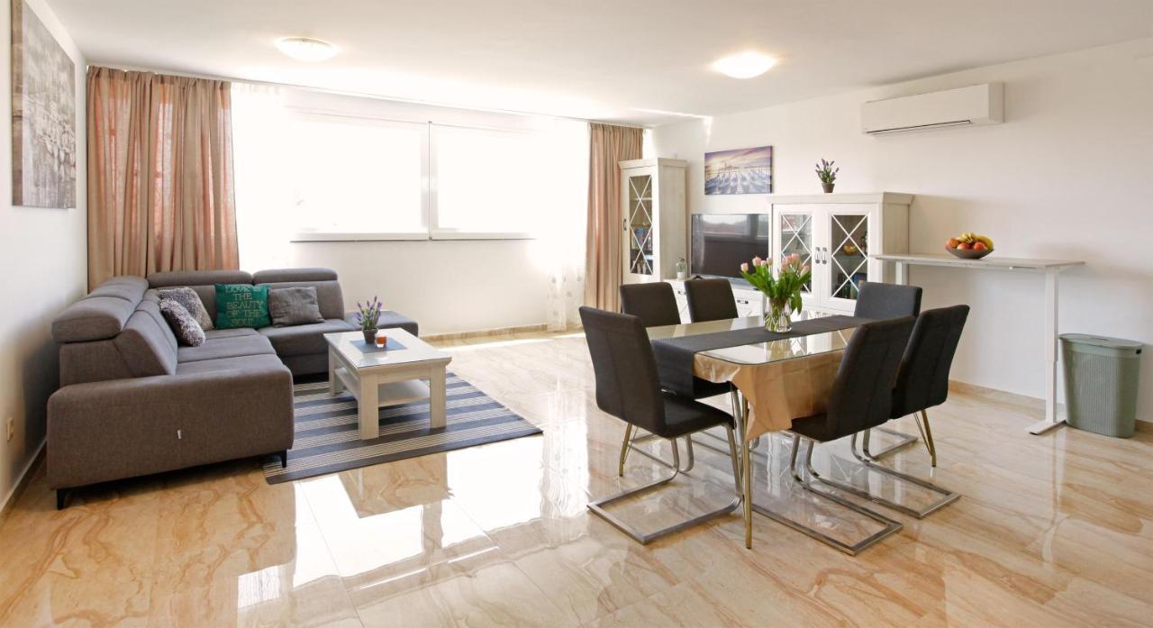 ספליט Modern 2-Bed Apt, Late Check In Available מראה חיצוני תמונה