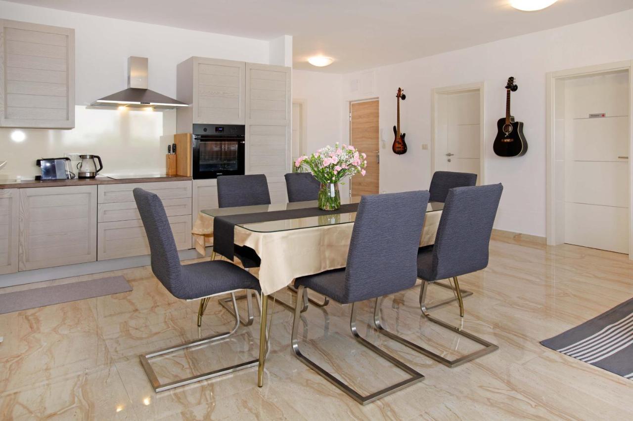 ספליט Modern 2-Bed Apt, Late Check In Available מראה חיצוני תמונה