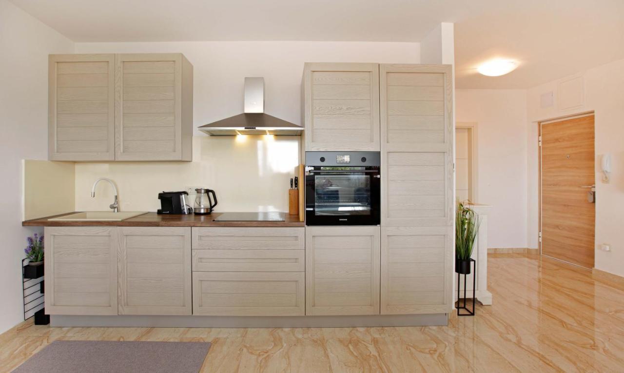 ספליט Modern 2-Bed Apt, Late Check In Available מראה חיצוני תמונה