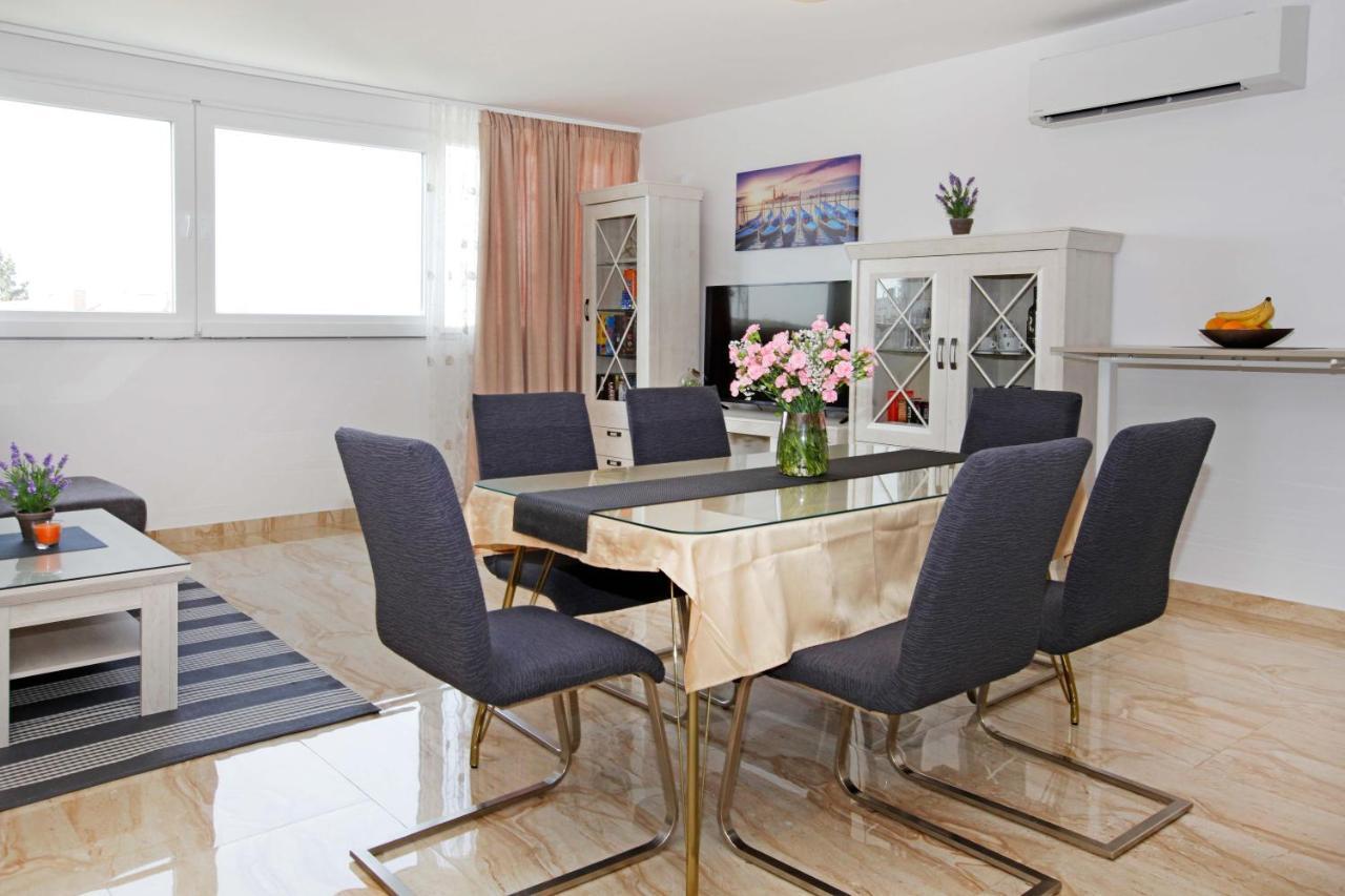 ספליט Modern 2-Bed Apt, Late Check In Available מראה חיצוני תמונה