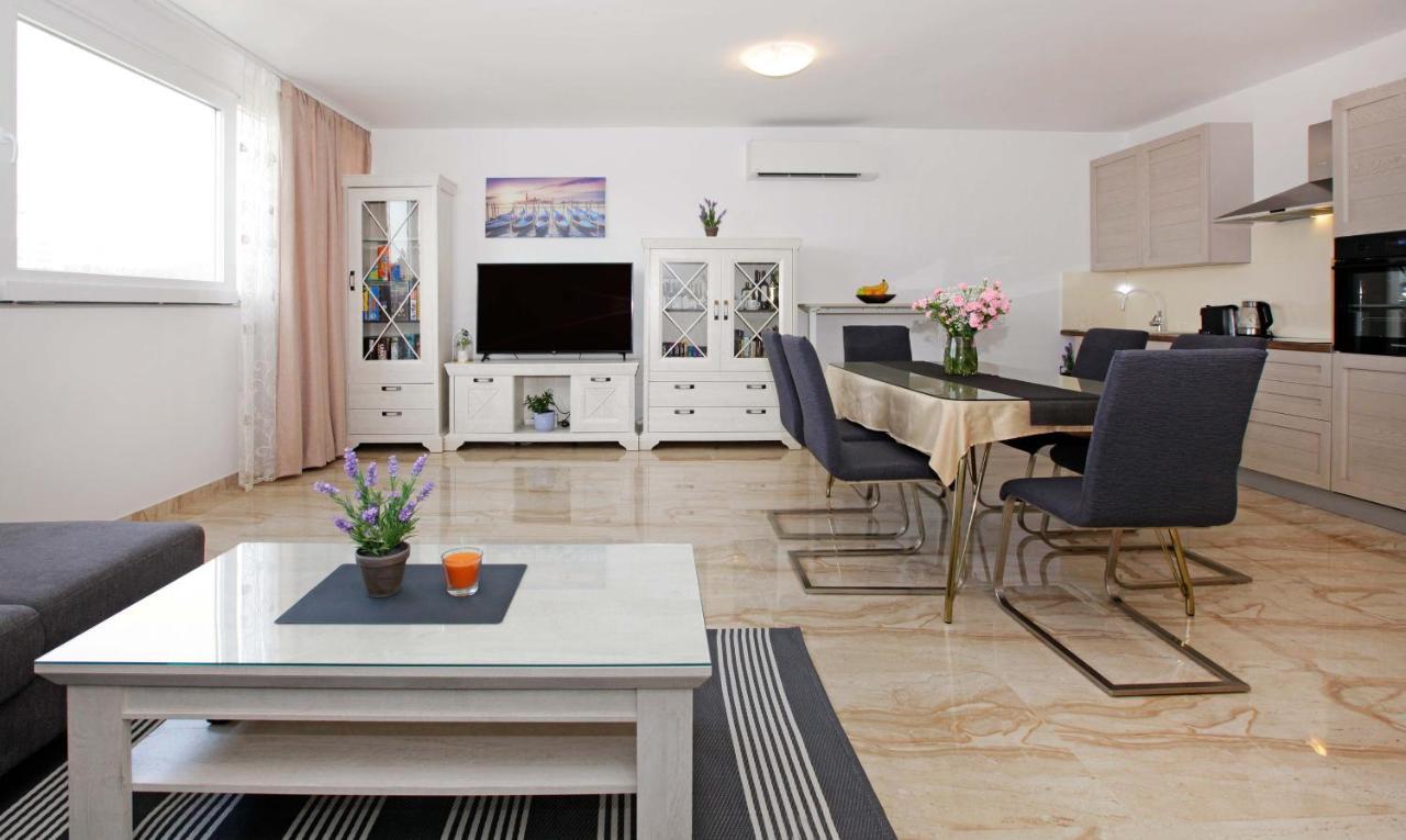 ספליט Modern 2-Bed Apt, Late Check In Available מראה חיצוני תמונה