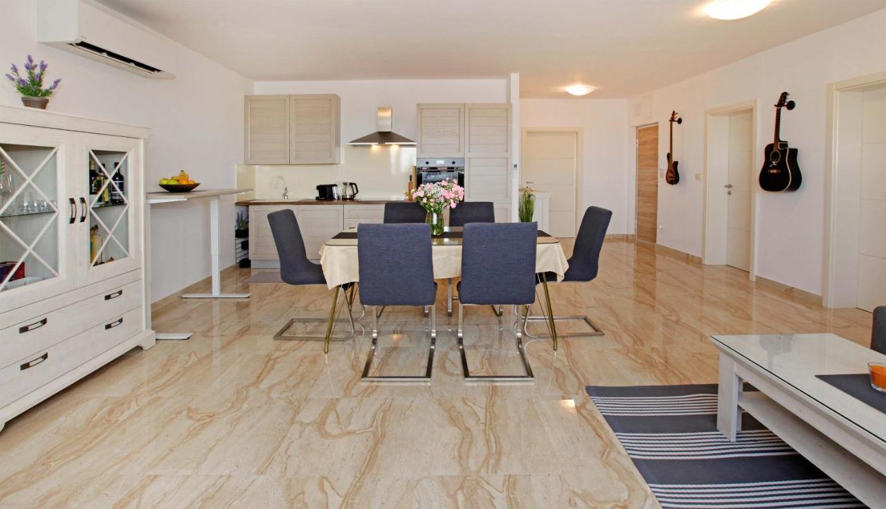 ספליט Modern 2-Bed Apt, Late Check In Available מראה חיצוני תמונה