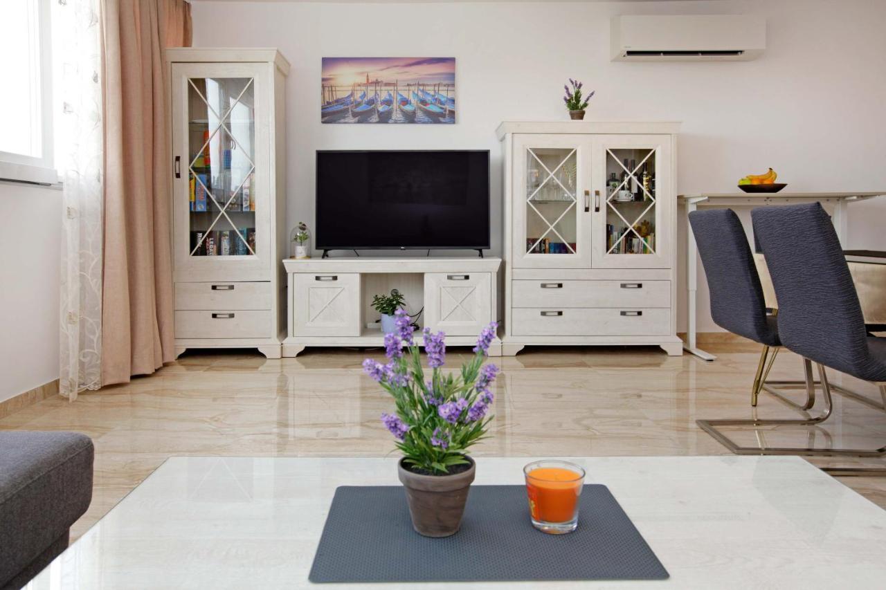 ספליט Modern 2-Bed Apt, Late Check In Available מראה חיצוני תמונה
